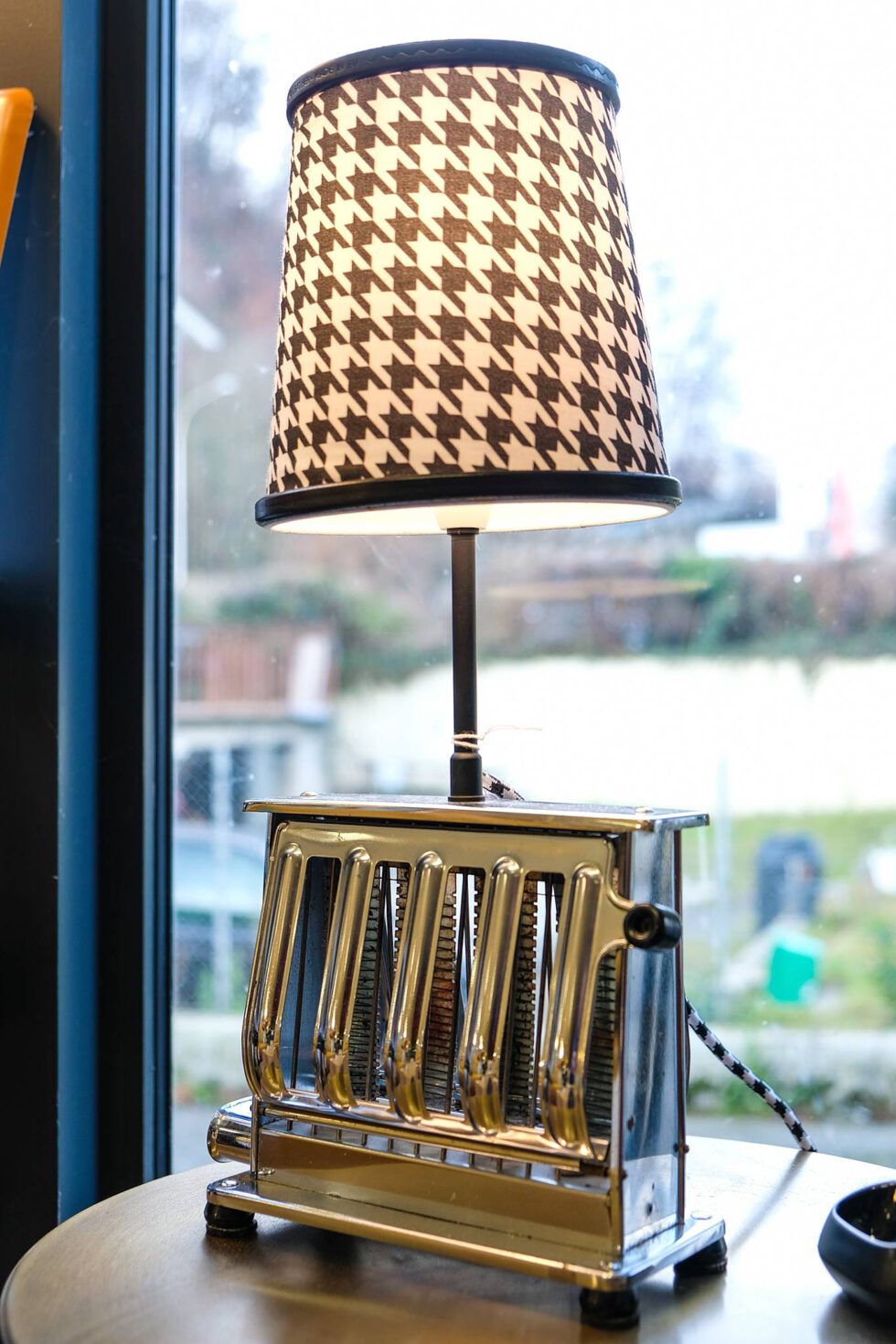 Lampe à poser, disponible dans votre magasin meubles et décoration à Ugine (73)