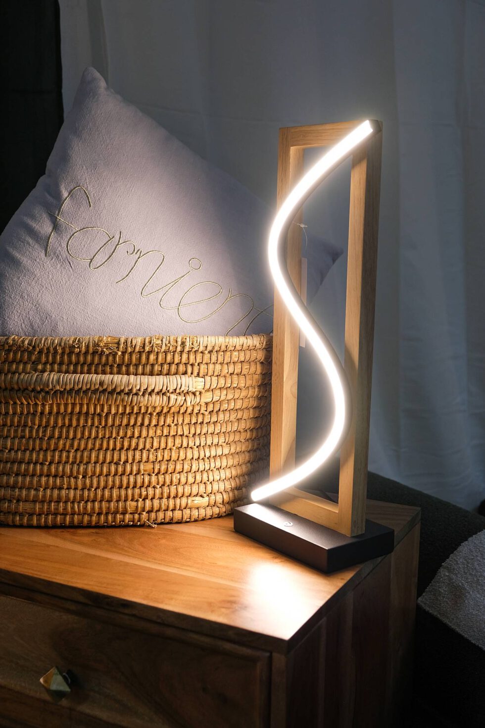 Lampe LEDS disponible dans votre magasin meubles et décoration d'Ugine (73)