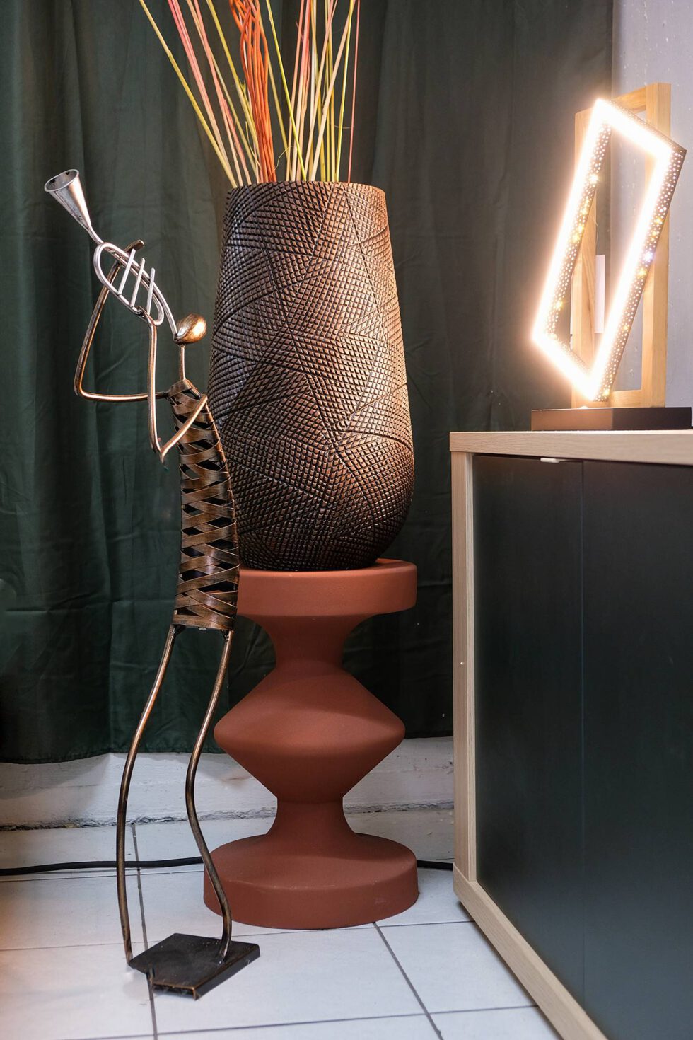 Lampe LEDS et sculpture métal disponibles dans votre magasin meubles et décoration d'Ugine (73)