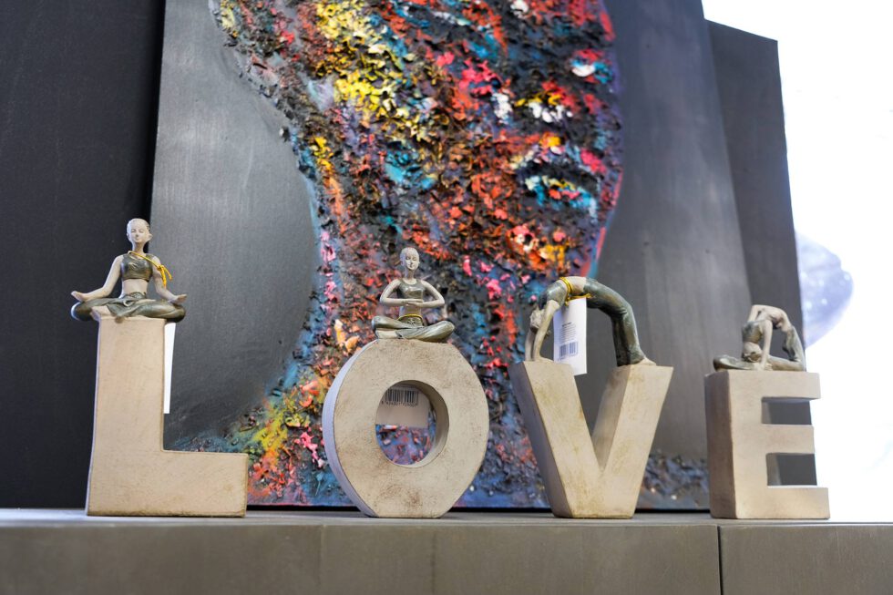 Lettrage à poser disponibles dans votre magasin meubles et décoration à Ugine (73)